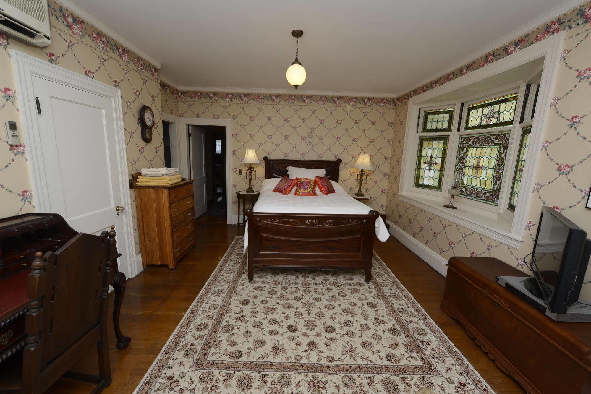 Munroe Inn Boutique Hotel Оберн Экстерьер фото